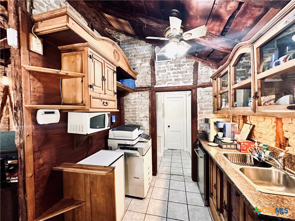 195 E Coll Street Property Photo 12