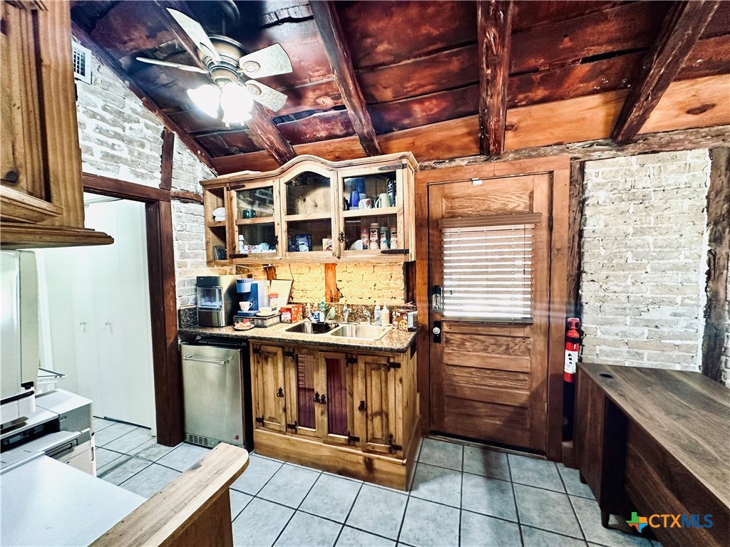 195 E Coll Street Property Photo 13