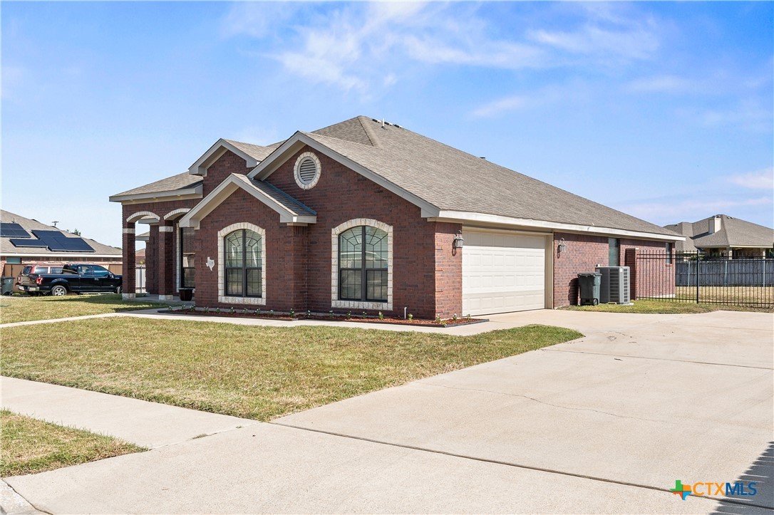 1216 Hummingbird Road Property Photo 4