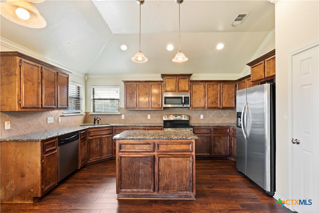 1216 Hummingbird Road Property Photo 14