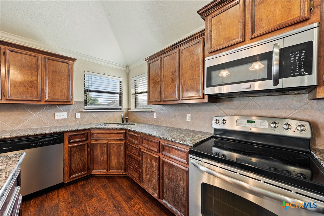 1216 Hummingbird Road Property Photo 17