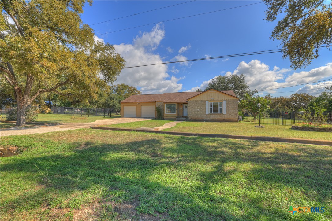 800 N Bishop Street Property Photo 4