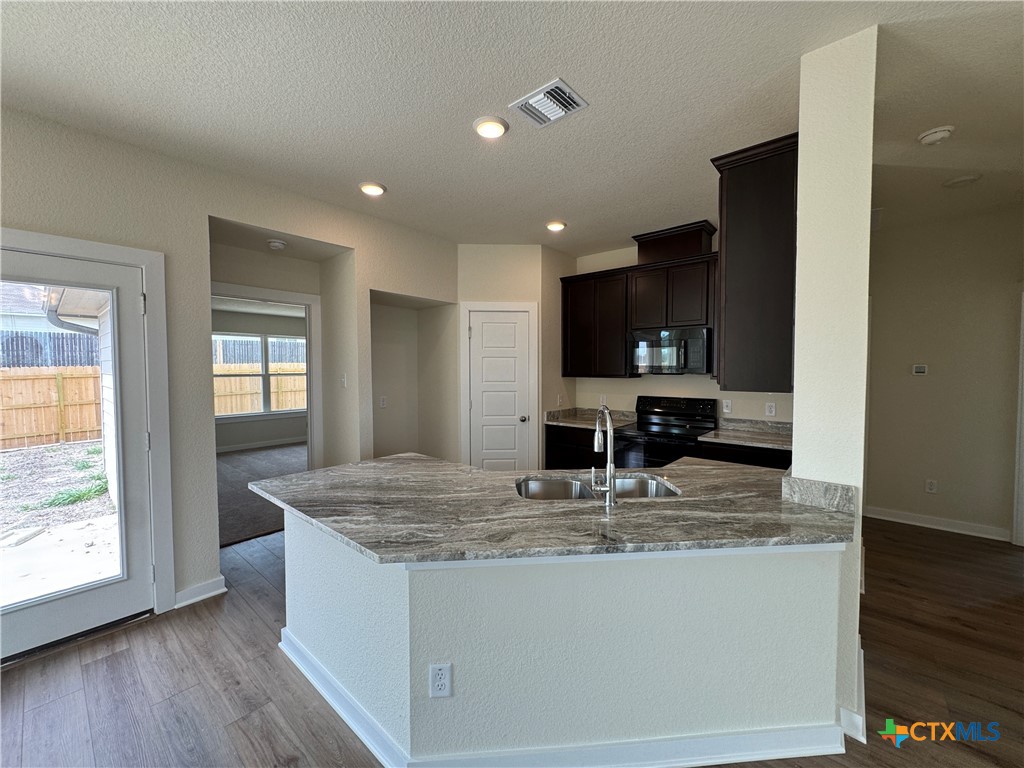 2012 Meridian Loop Property Photo 4