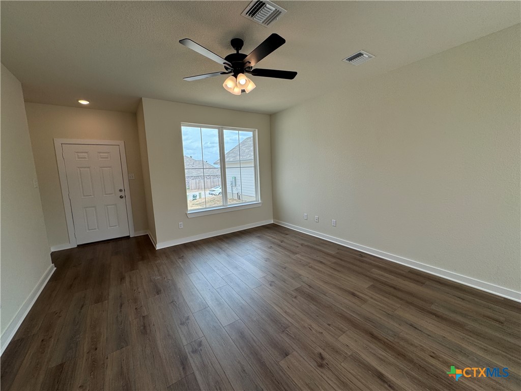 2012 Meridian Loop Property Photo 5