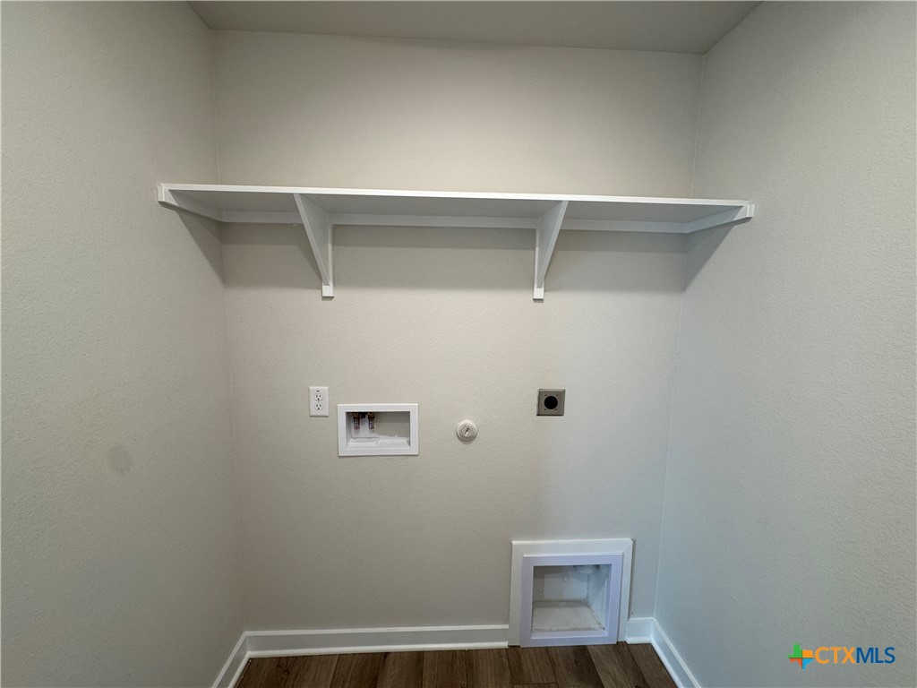 2020 Meridian Loop Property Photo 4