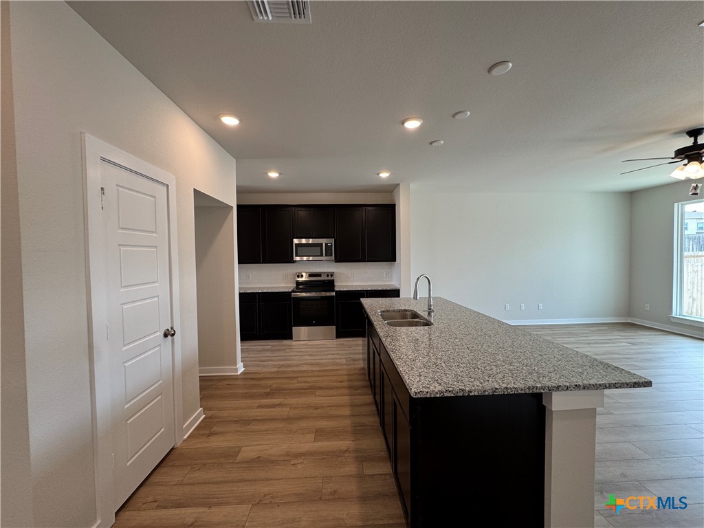 2020 Meridian Loop Property Photo 5