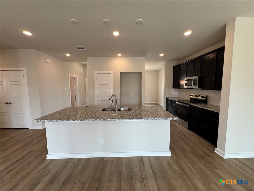 2020 Meridian Loop Property Photo 6