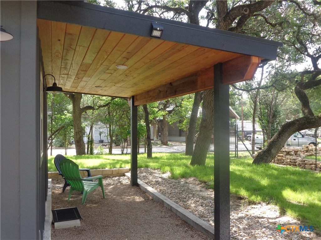 1009 Edgewater Falls Property Photo 3