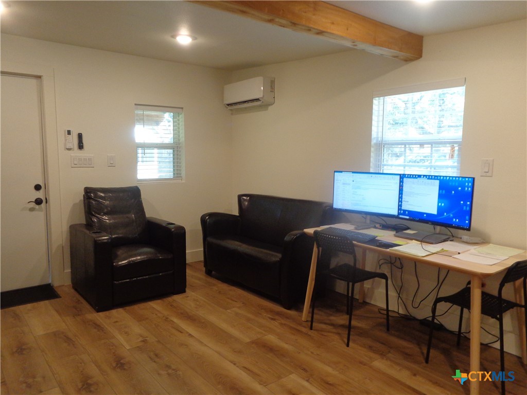 1009 Edgewater Falls Property Photo 11