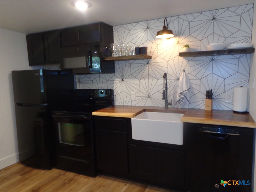 1009 Edgewater Falls Property Photo 14