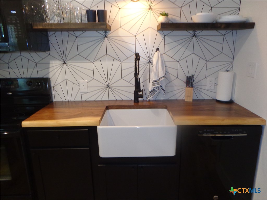 1009 Edgewater Falls Property Photo 15