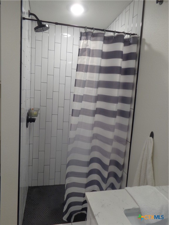 1009 Edgewater Falls Property Photo 19