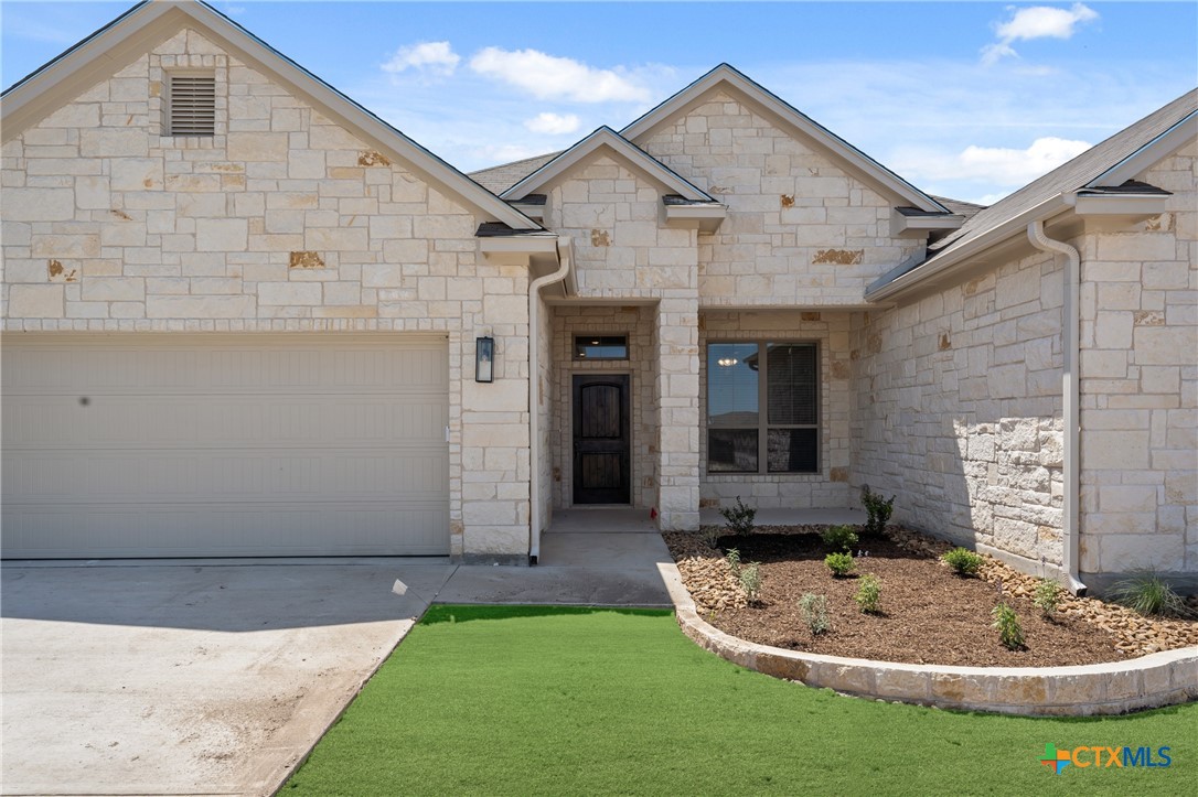 7903 Autumnwood Lane Property Photo 2