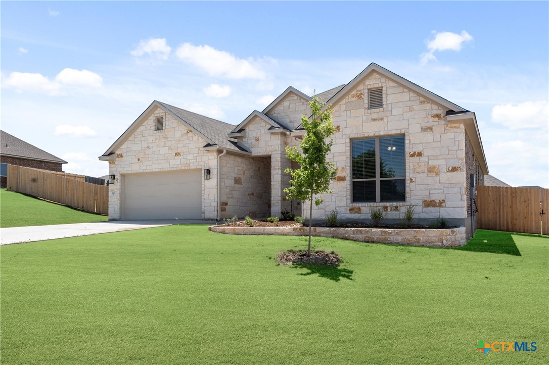 7903 Autumnwood Lane Property Photo 3
