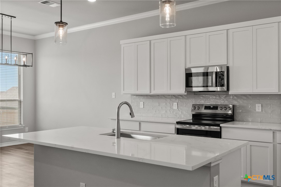 7903 Autumnwood Lane Property Photo 21