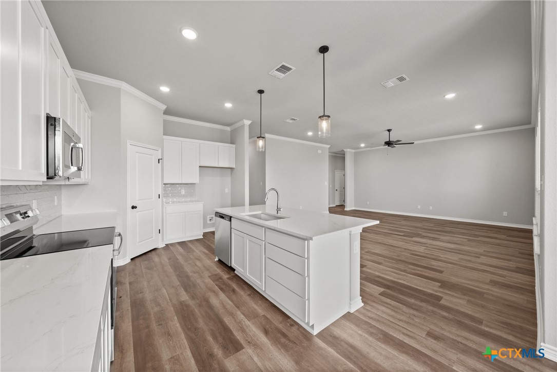 7903 Autumnwood Lane Property Photo 23