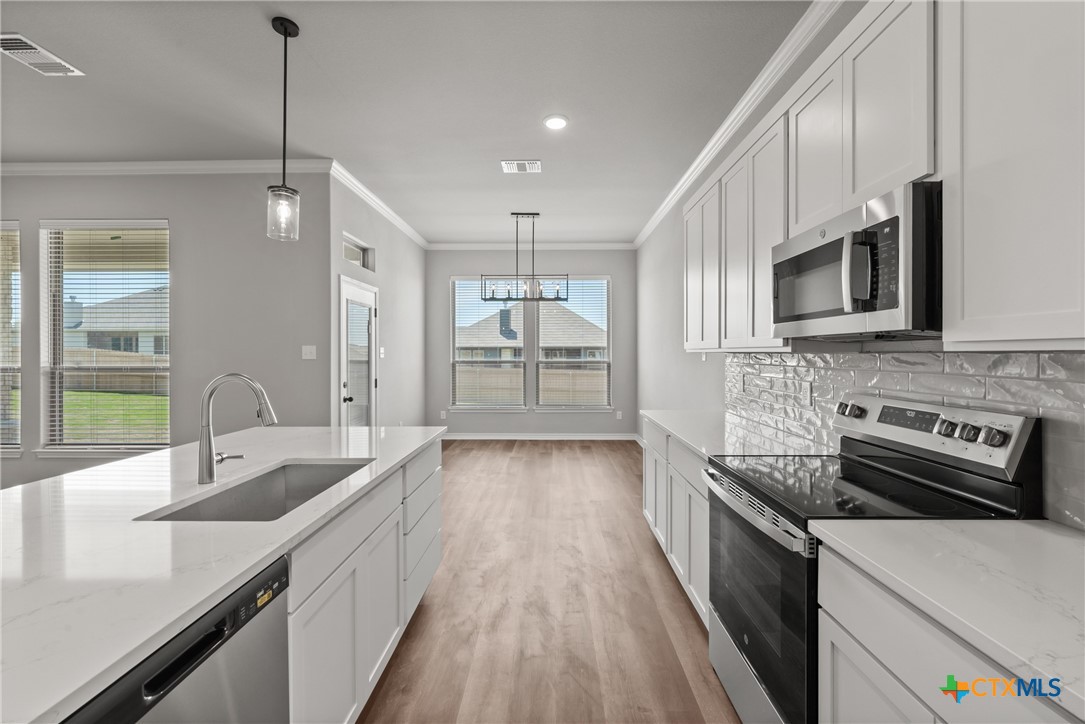 7903 Autumnwood Lane Property Photo 24