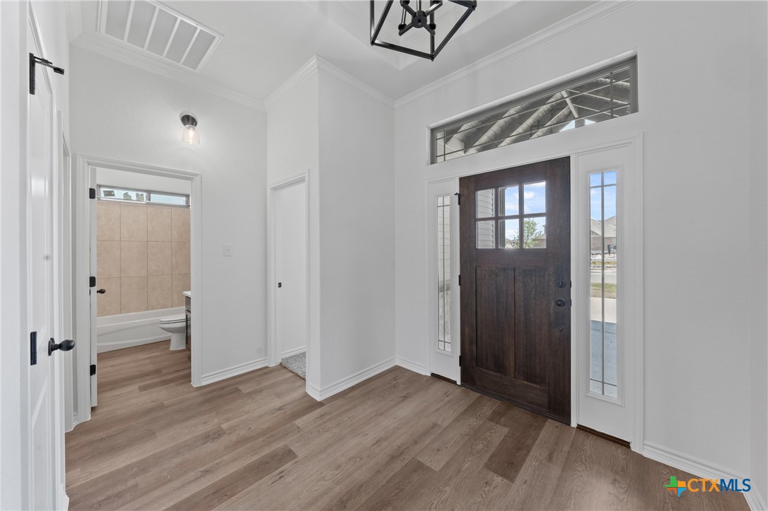 7915 Autumnwood Lane Property Photo 4