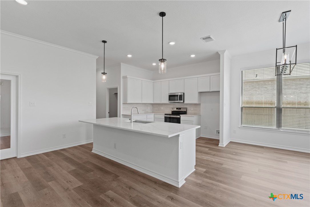 7915 Autumnwood Lane Property Photo 12