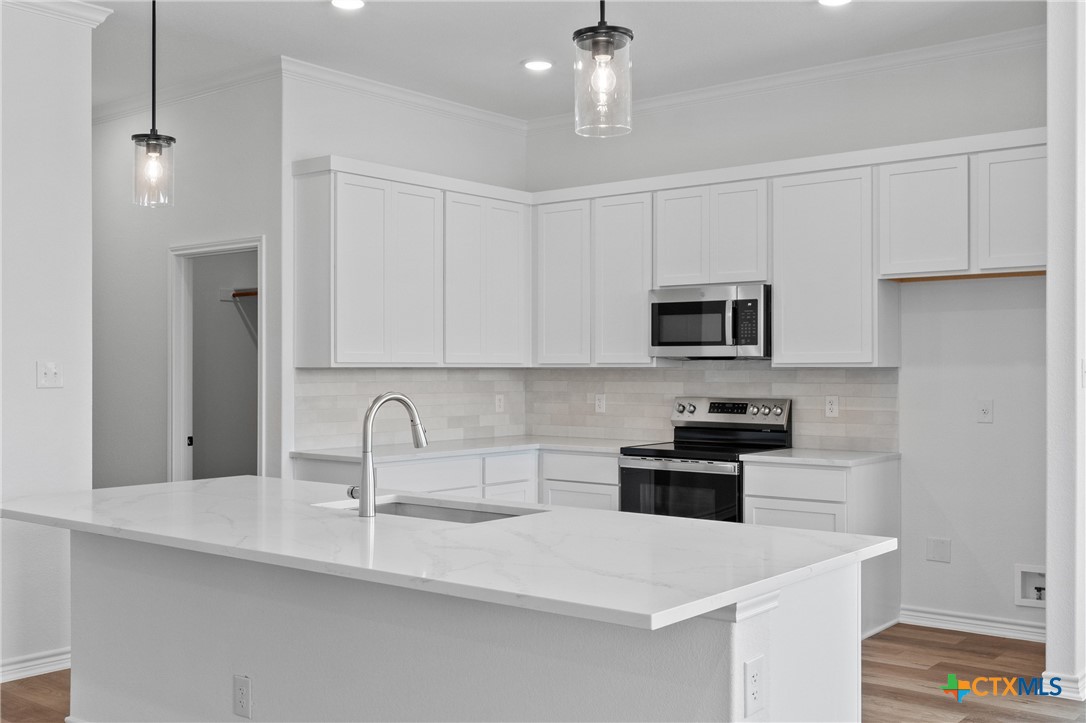 7915 Autumnwood Lane Property Photo 13