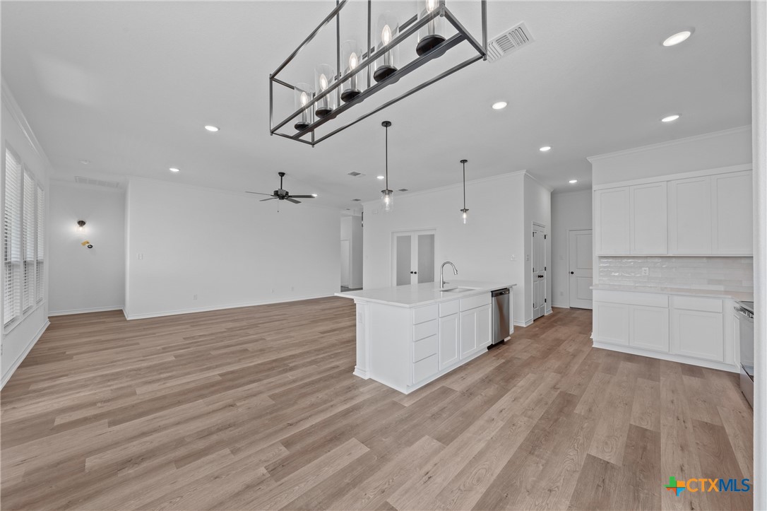 7915 Autumnwood Lane Property Photo 18