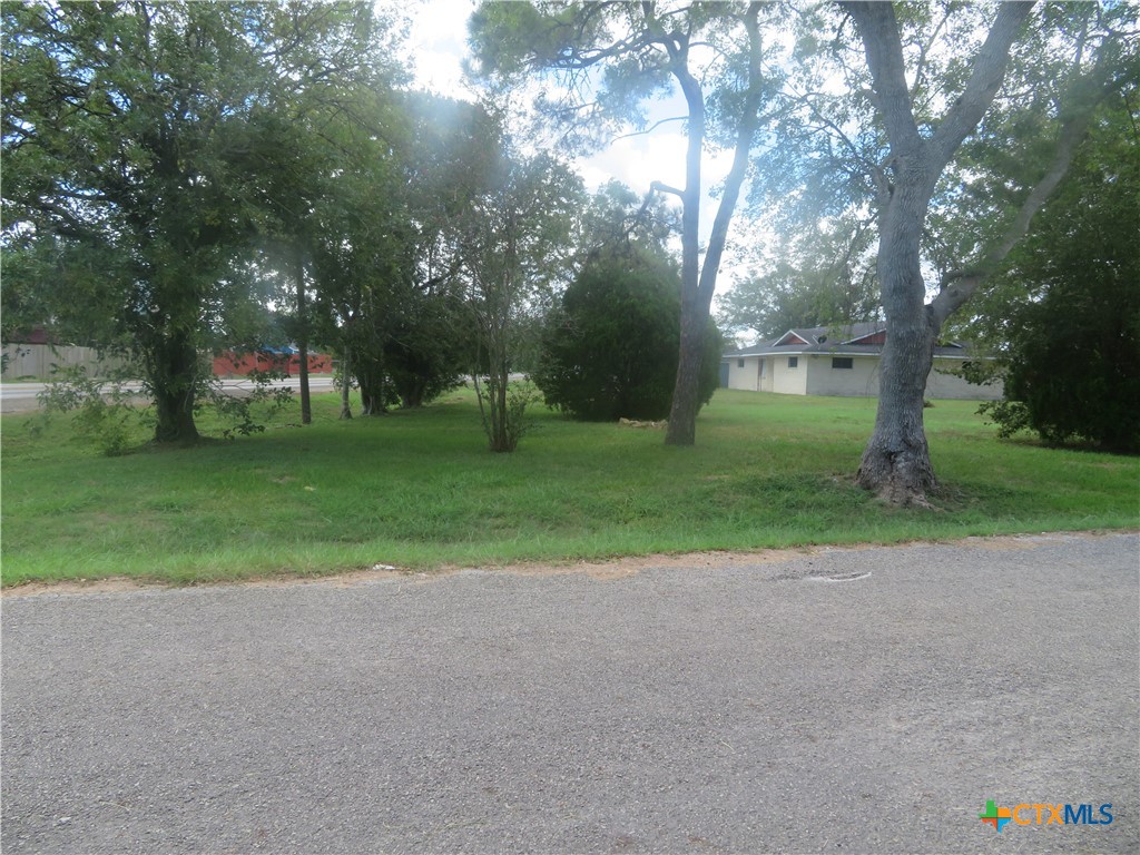 712 E Main Property Photo 5