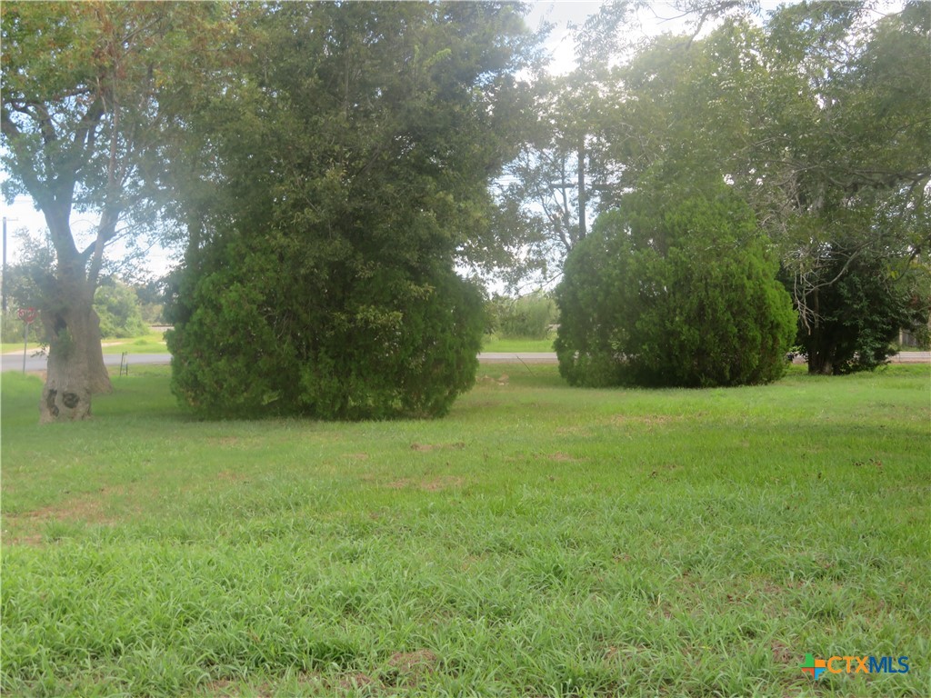 712 E Main Property Photo 6