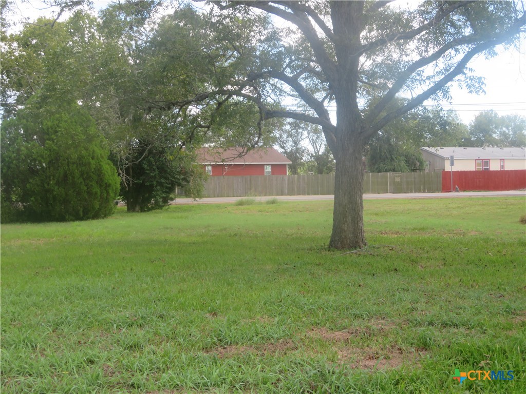 712 E Main Property Photo 8