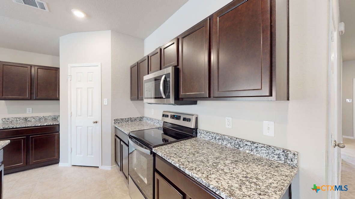 1419 Rolling Thunder Drive Property Photo 5