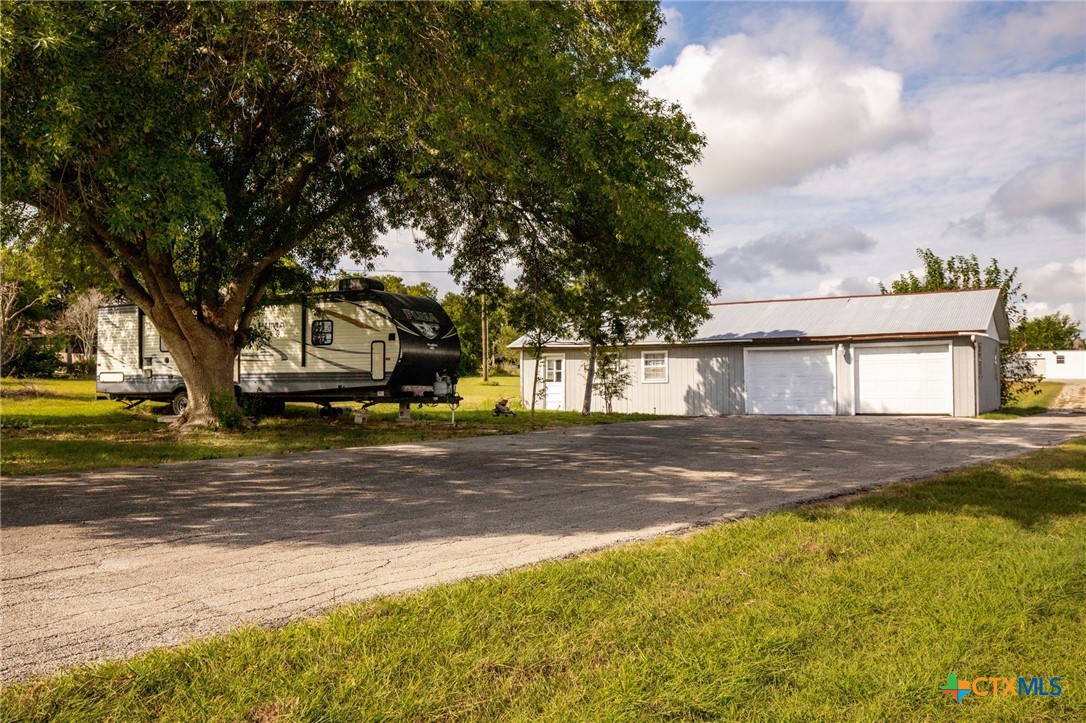 5654 & 5648 Fm 1103 Property Photo 11