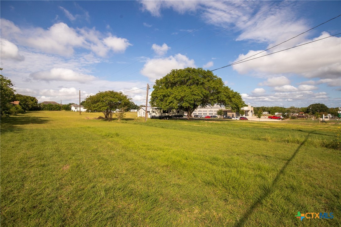 5654 & 5648 Fm 1103 Property Photo 12