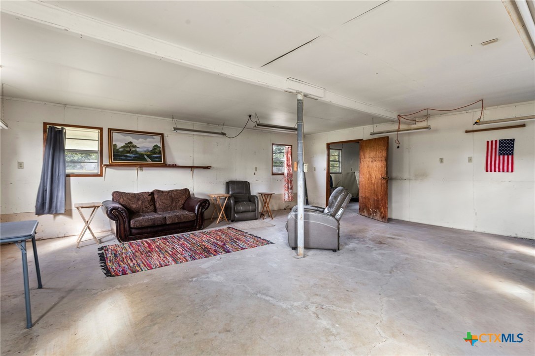 5654 & 5648 Fm 1103 Property Photo 15
