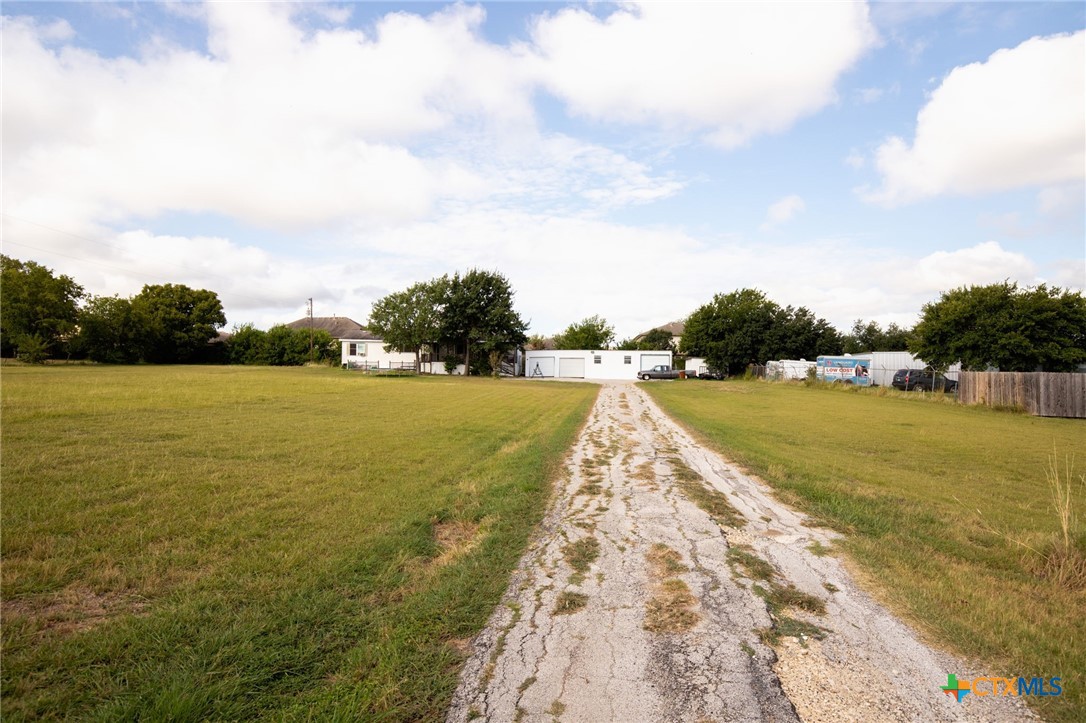 5654 & 5648 Fm 1103 Property Photo 16