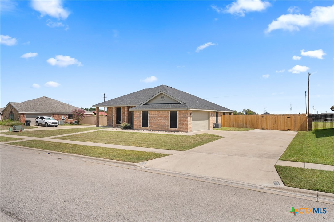 2222 Sparrow Road Property Photo 4