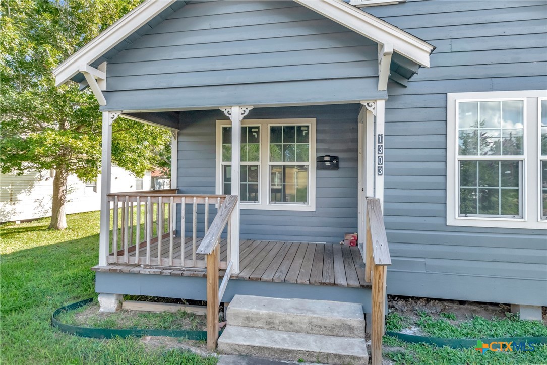 1303 E North Street Property Photo 3