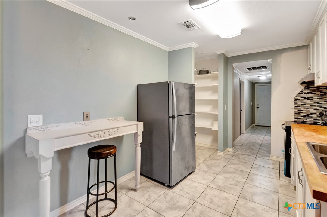 1303 E North Street Property Photo 13