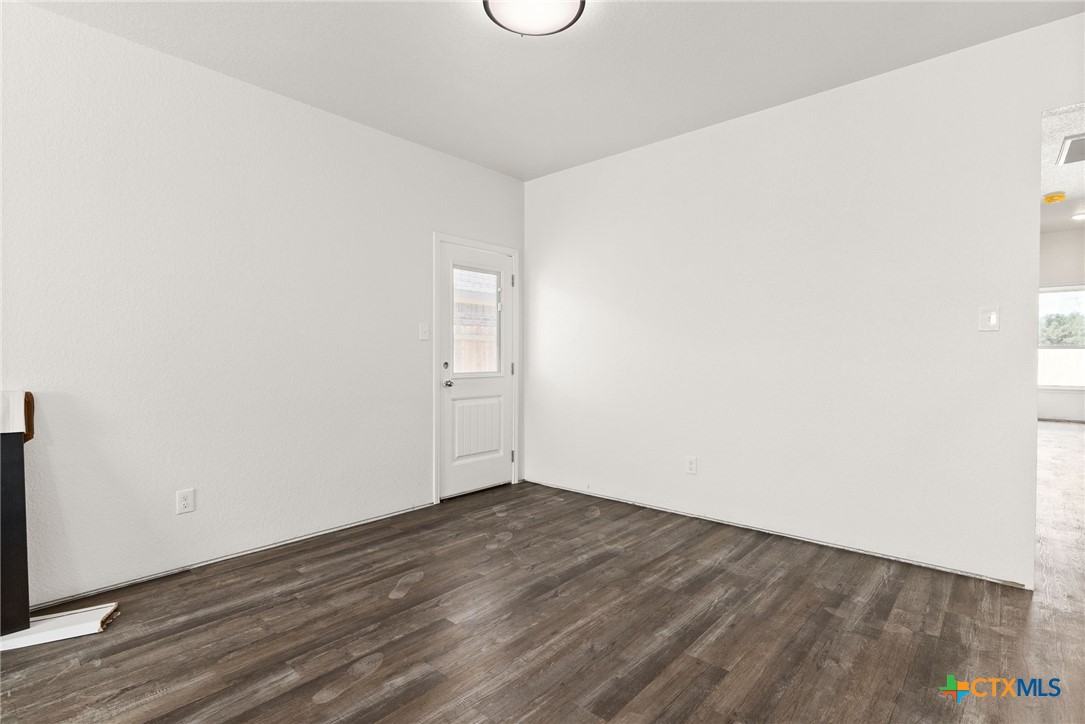 5217 White Rose Drive Property Photo 11