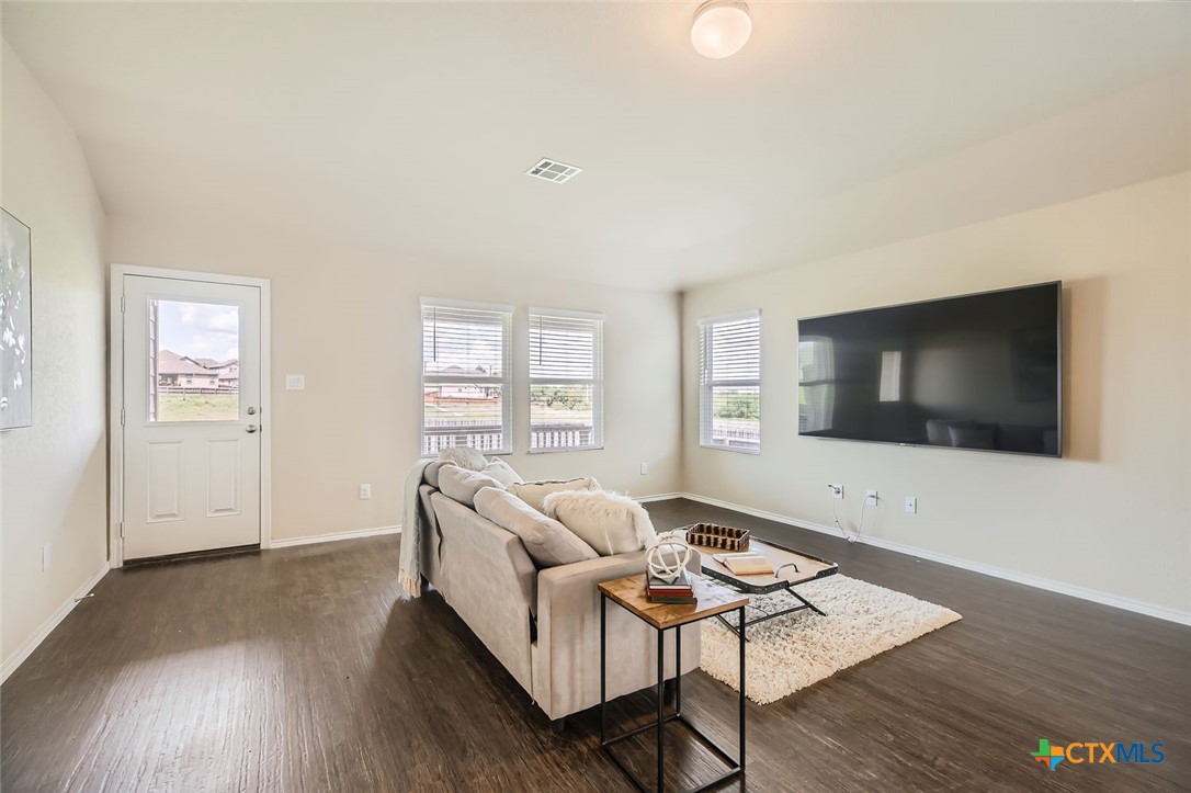 2918 Daisy Meadow Property Photo 8