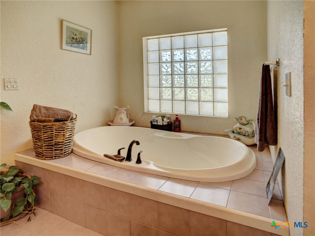 294 Lois Lane Property Photo 28