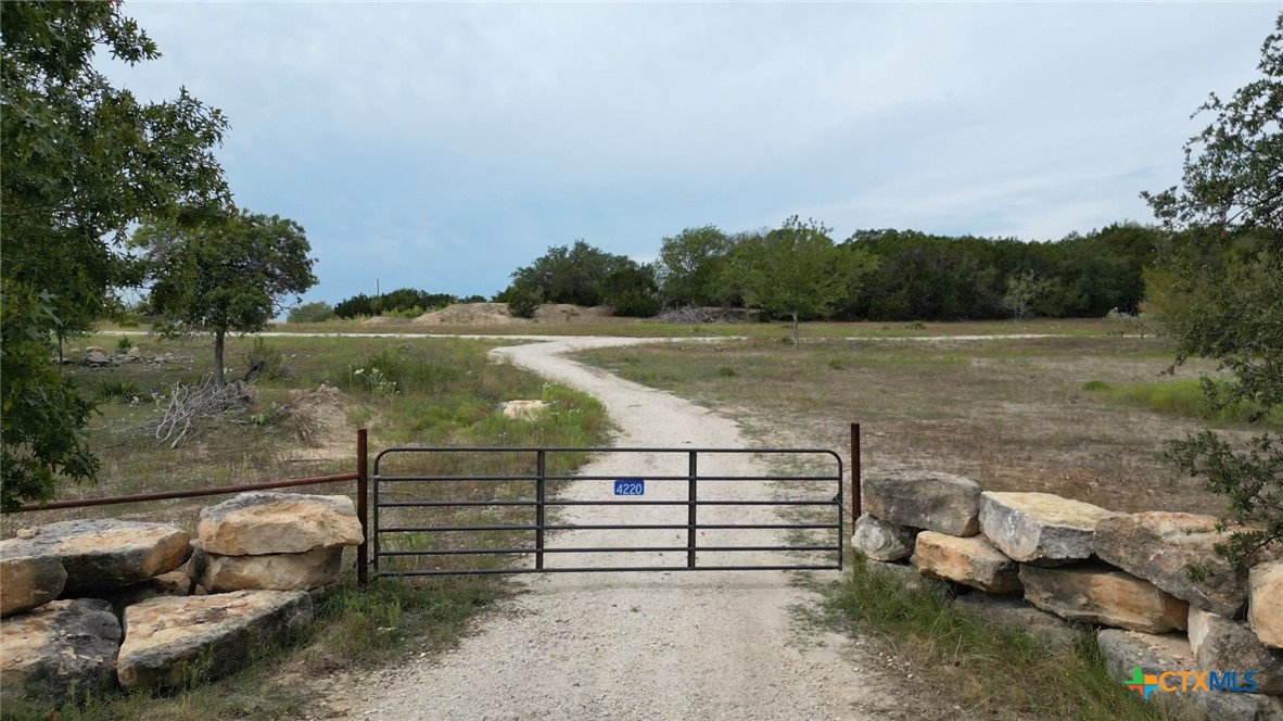 4220 S Ranch Road 1623 Property Photo 6