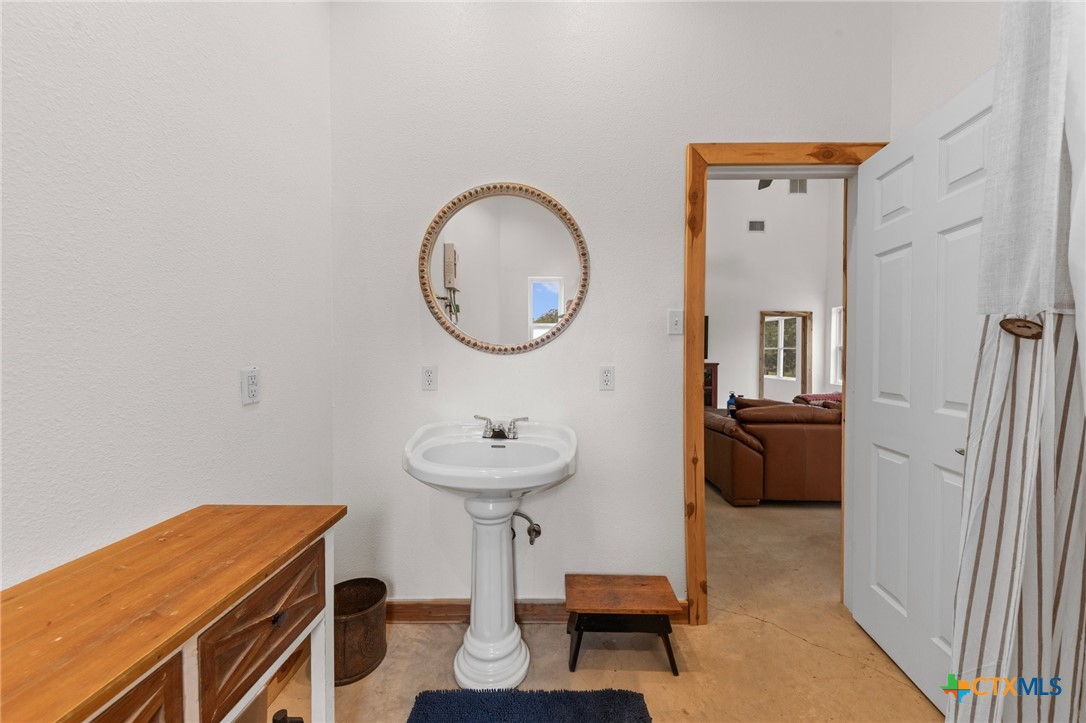 20801 Post Oak Road Property Photo 18
