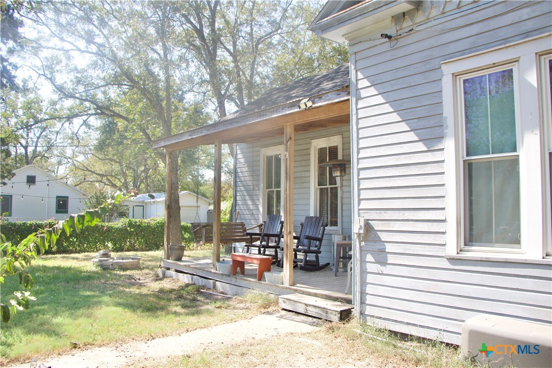 301 Hackberry Property Photo 3