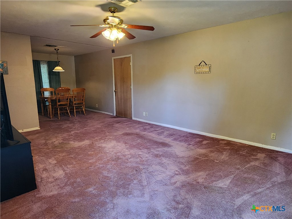 213 Crockett Street Property Photo 3