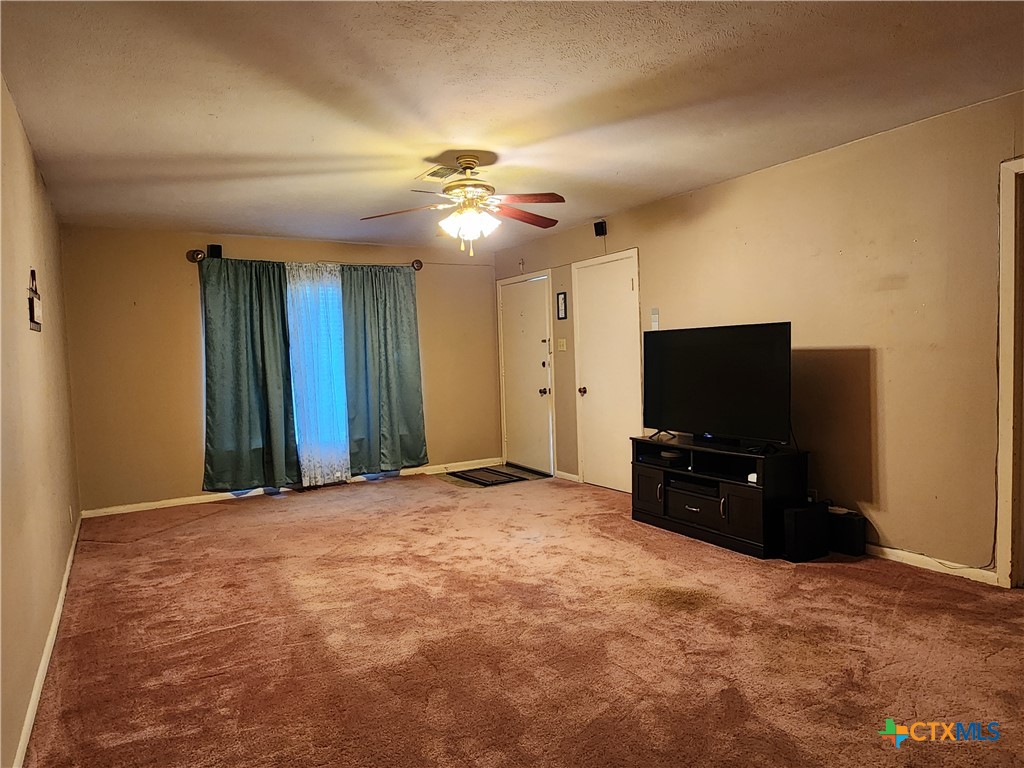 213 Crockett Street Property Photo 4