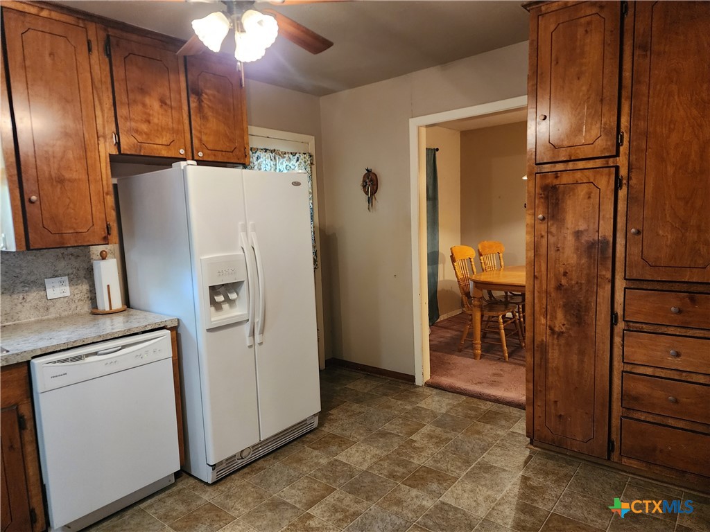 213 Crockett Street Property Photo 8