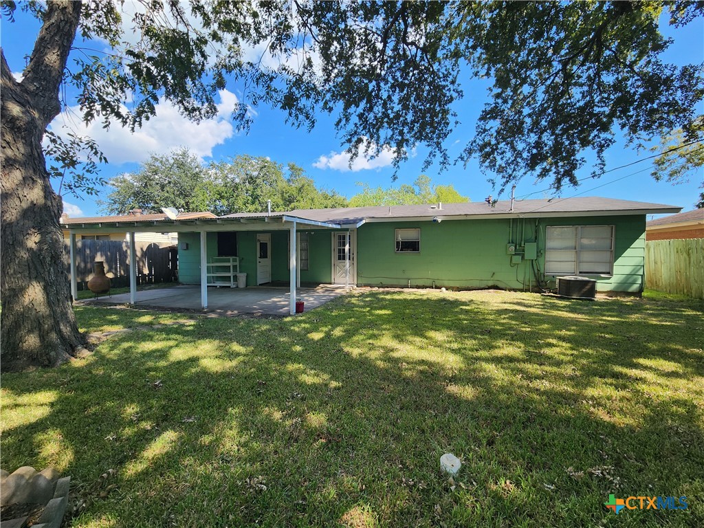 213 Crockett Street Property Photo 13