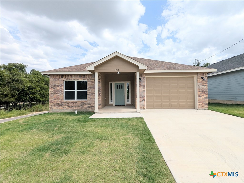 1714 E Avenue G Property Photo