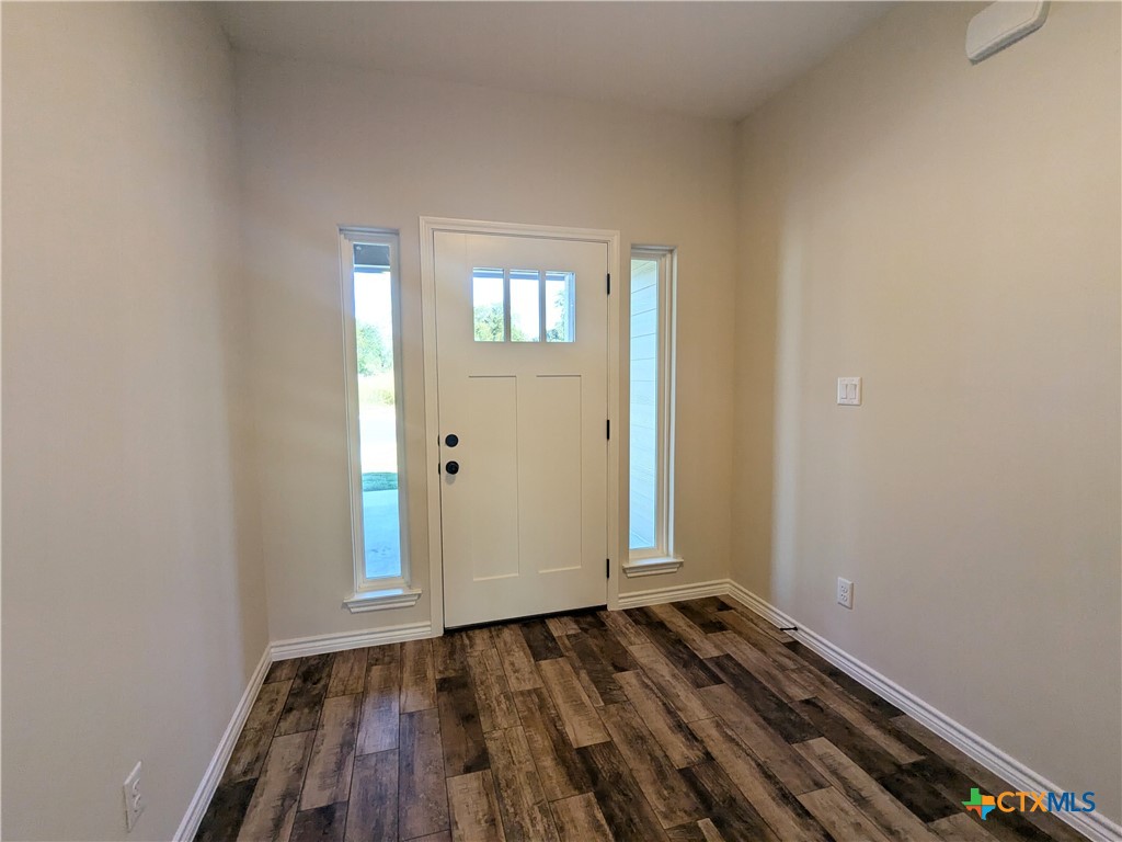 1714 E Avenue G Property Photo 2