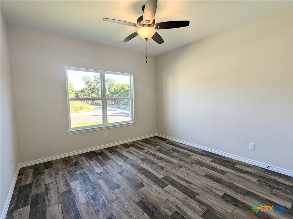 1714 E Avenue G Property Photo 3