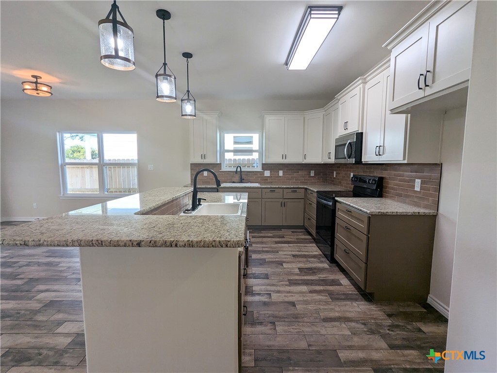 1714 E Avenue G Property Photo 8